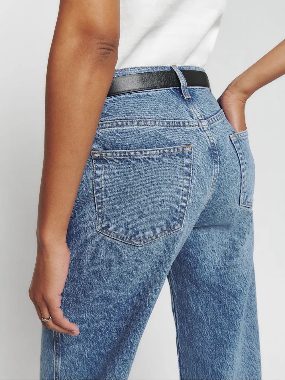 Reformation Women’s Val 90s Mid Rise Straight Jeans Core- Colorado 23 - Picture 5 of 15